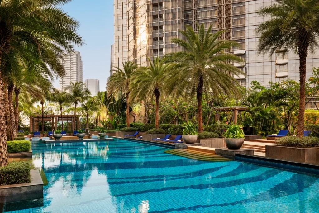 Hotel Raffles Jakarta menawarkan pengalaman menginap mewah dengan sentuhan seni dan pelayanan kelas dunia di pusat ibu kota, menjadikannya pilihan ideal bagi tamu yang mengutamakan kenyamanan dan prestise.