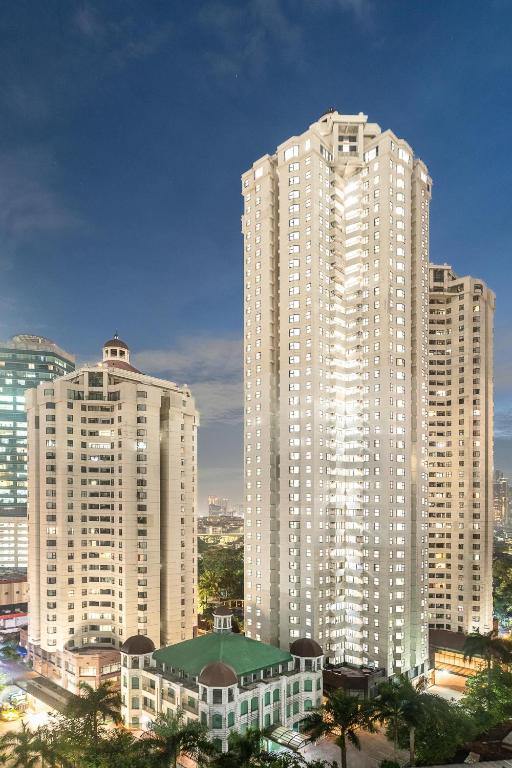 Hotel Aryaduta Suites Jakarta menawarkan kenyamanan menginap di pusat kota dengan suite luas, fasilitas lengkap, dan pelayanan profesional, ideal untuk perjalanan bisnis maupun liburan.